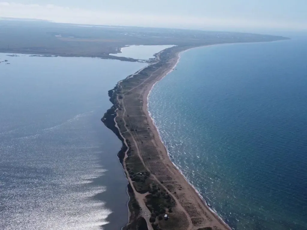 Оз. Соленое и море.JPG